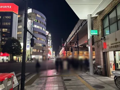 吉祥寺　A3 （ラグジュアリークラブエースリー）への道順 2／8：駅を背にして右手に進みます。