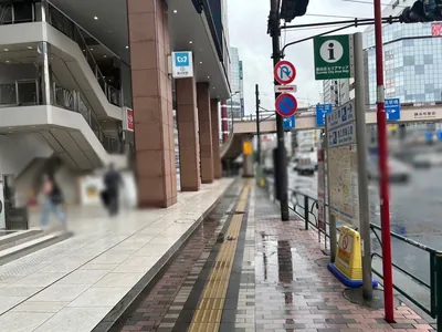 ネオキューブへの道順 4／12：横断歩道を渡ったら右折します。