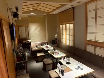 六乃華　（ロクノハナ）の店内