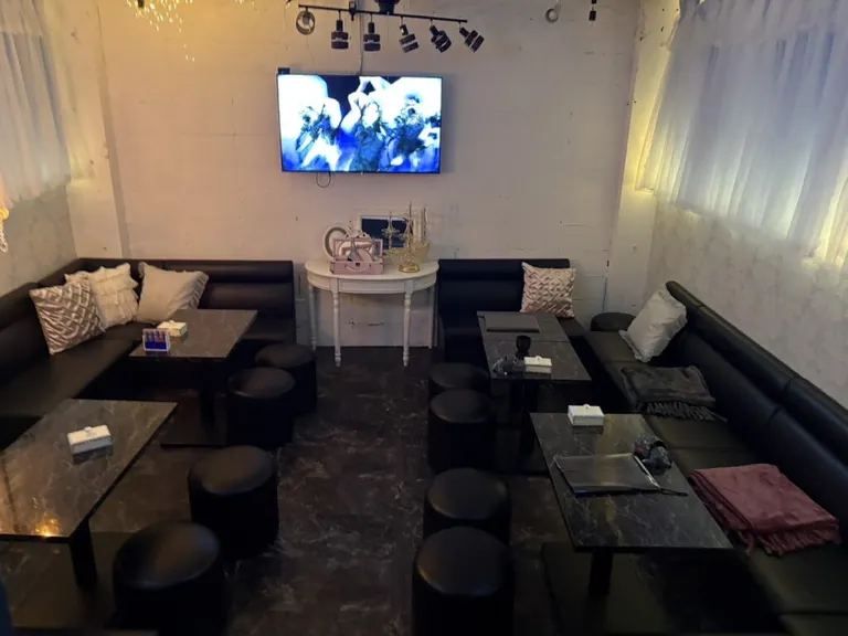 ティアラの店内
