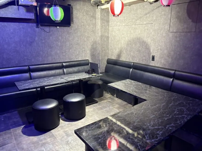 新宿三丁目 アステールの店内