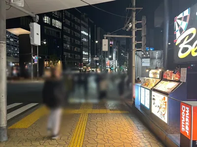 ミラージュへの道順 4／11：信号機付の交差点を右折します。