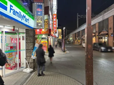 吉祥寺　宝石箱 （ホウセキバコ）への道順 6／9：二つ目の左手路地を左折します。