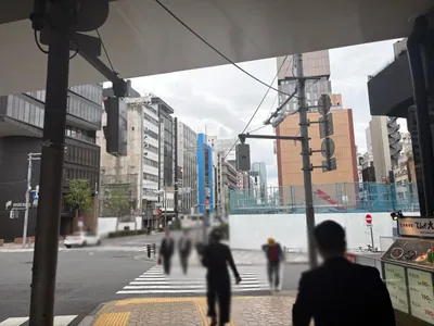 ボリバードへの道順 4／10：二つ目の横断歩道も渡ります。