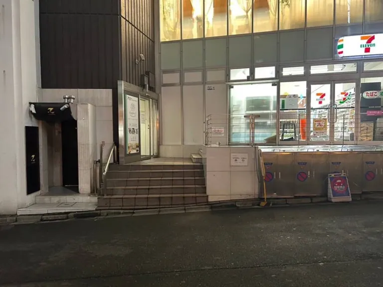 ゼットラウンジの店内