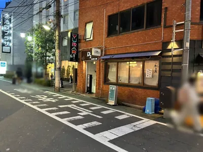 ユラリへの道順 7／7：十字路を過ぎてすぐ左手に池袋ユラリの入る「大晃第2ビル」があります。