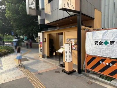 レゼル （Girl’s Bar Rezel）への道順 7／7：少し進むと右手に上野レゼルの入る「パークサイドビル」があります。