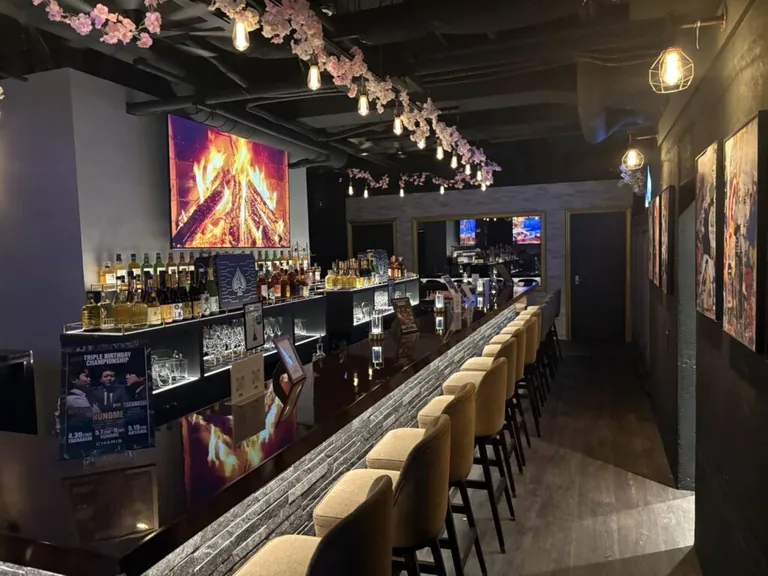 四ツ谷 サロンド四谷の店内