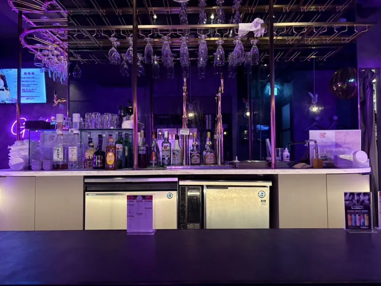 B4 （ビーフォー）の店内