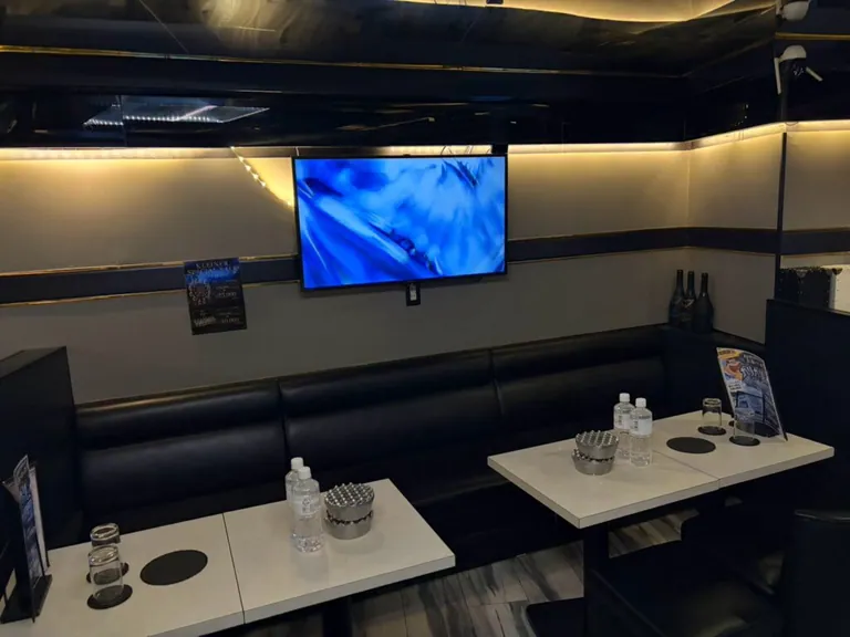 帝 （ミカド）の店内