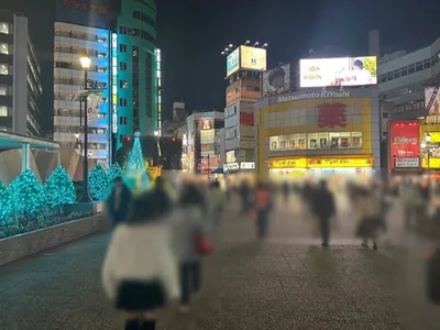 シュラーナ （shula’na）への道順 2／10：駅を背中にして右へ歩きます。