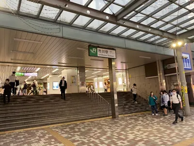 ロアーへの道順 1／8：「市川駅」北口を出ます。