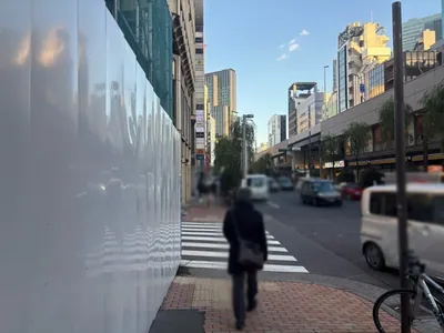 ゆり歌語 （ユリカゴ）への道順 6／9：一つ目の左手路地を越えて直進します。