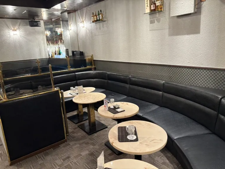 ティトゥルースの店内