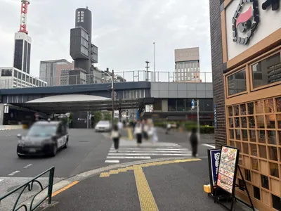 毛利 （もうり）への道順 3／10：一つ目の横断歩道を渡ります。