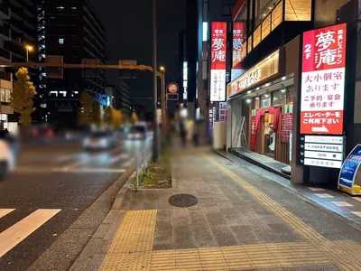 成増　クラウドナインへの道順 2／4：駅を背にして右に進みます。