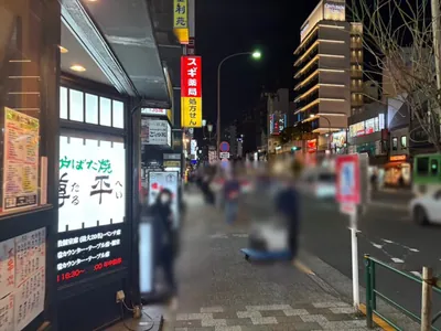 エーピンクトーキョーへの道順 6／8：左手の二つ目の路地も越えて直進を続けます。