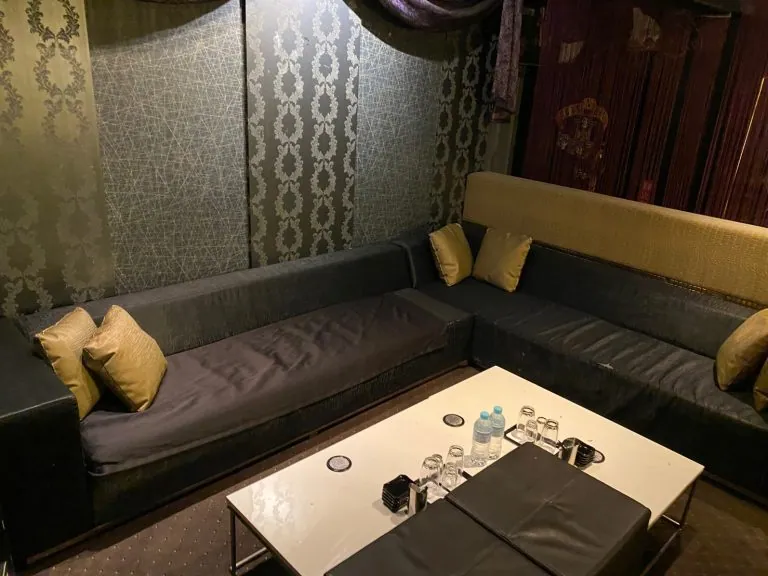 三鷹　シンの店内