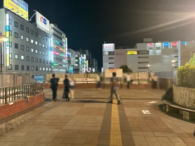 ココワールへの道順 2／10：駅を背にして正面に進みます。