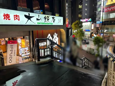エピカへの道順 4／8：突き当りの右の階段を下ります。