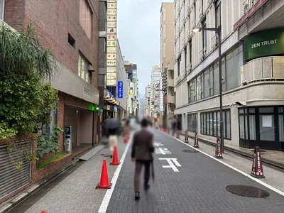 水滴 （シズク）への道順 9／10：直進します。