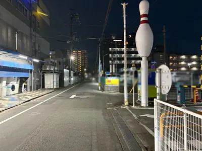 ブリリアントクラブへの道順 8／11：右手二つ目の路地を右折します。