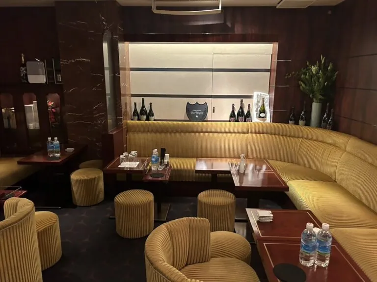 藍 （ラン）の店内