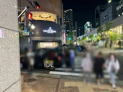 天空・別邸楽陽 (テンクウ・ベッテイラクヨウ）への道順 10／15：難波橋という交差点を越えてさらに直進を続けます。