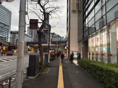 利久 （リキュウ）への道順 2／9：道路を左手に直進します。