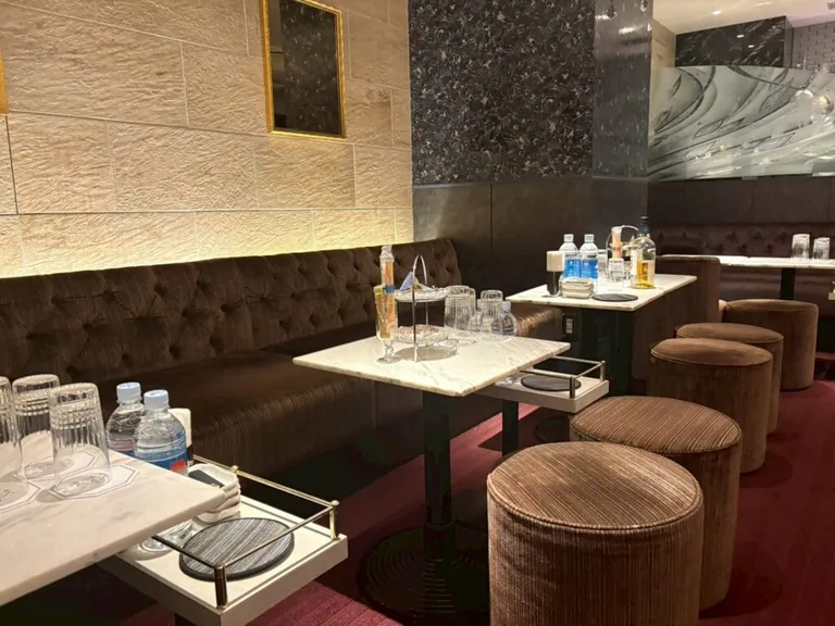 綾瀬 （あやせ）の店内