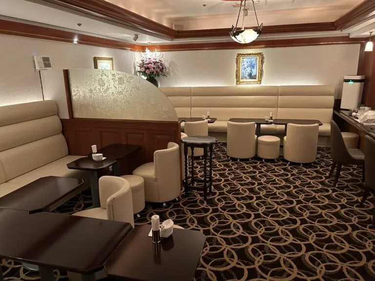 ぷらてぃーな （プラティーナ）の店内