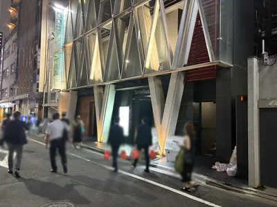 エフカへの道順 7／7：左折後、右手に銀座エフカの入る「コルティーレ銀座Ⅳビル」があります。