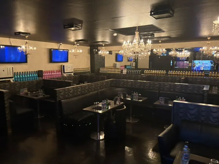 テンプテーションの店内