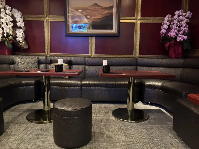宝泉 （ホウセン）の店内