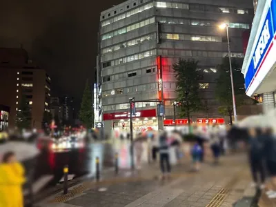 王族 （オウゾク）への道順 5／9：尾上町という十字路に出るので横断歩道を渡って更に直進します。