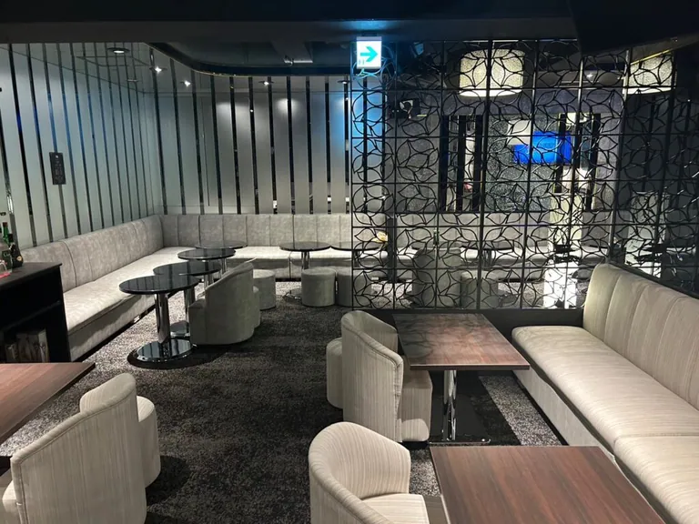 花蝶 （ハナチョウ）の店内