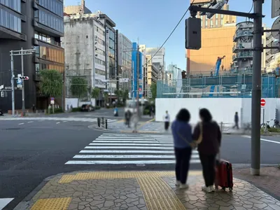 モネ （MoNe＋）への道順 4／7：二つ目の横断歩道を渡って右折します。
