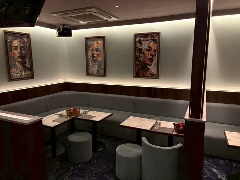 レジェンドの店内