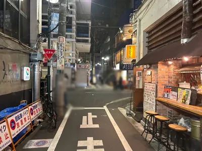 エビス本店 （CAFE BAR. EBISU本店）への道順 5／7：十字路を超えて直進します。