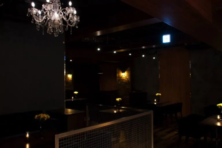 三茶ラウンジの店内