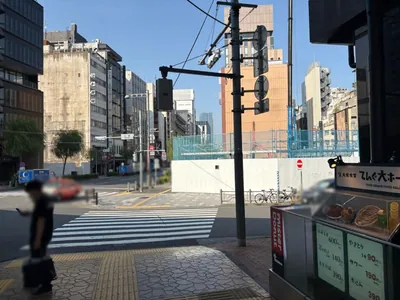ルージュへの道順 4／10：二つ目の横断歩道も渡ります。