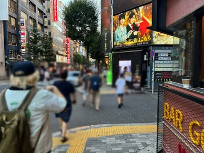 アジアンクラブへの道順 9／11：一つ目の右手路地を越えて直進します。