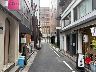 バッドガールズ（Campus Cafe BADD GIRLS 銀座店）への道順 9／10：直進します。