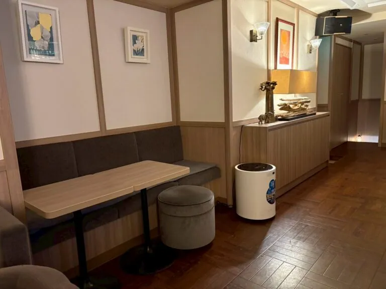 ツリーの店内