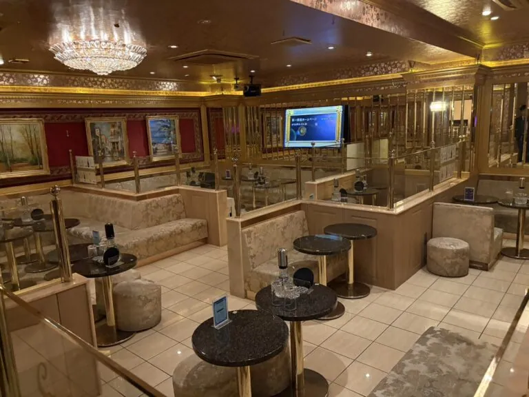 クリスタルシューズの店内