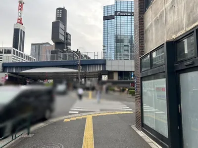 加賀美 （カガミ）への道順 3／11：一つ目の横断歩道を渡ります。