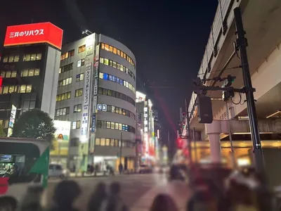 吉祥寺　リンへの道順 2／6：正面に横断歩道が出てくるので正面に渡ります。