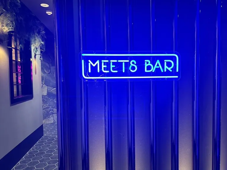 ミーツバーの店内