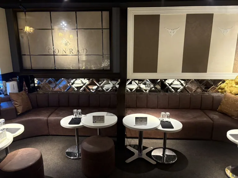 コンラッドの店内