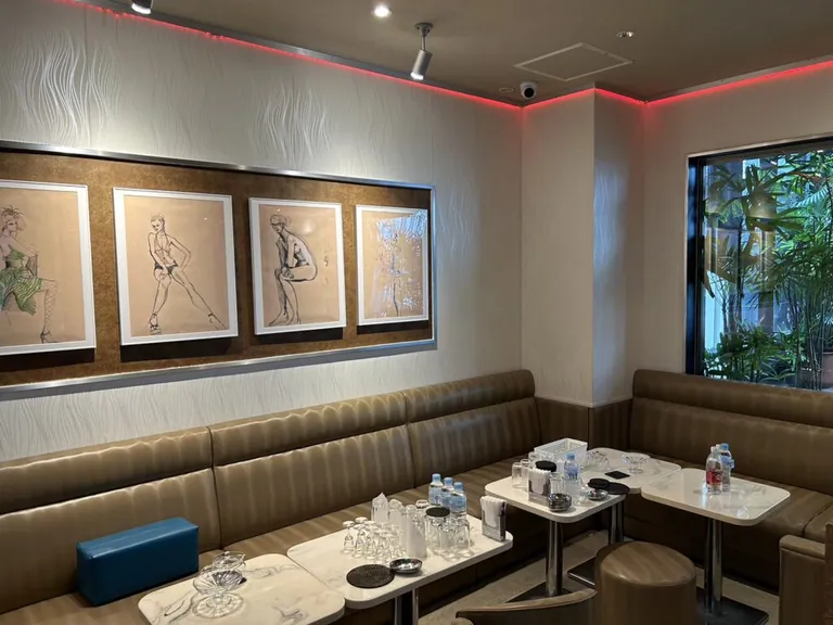 ニューペリエの店内
